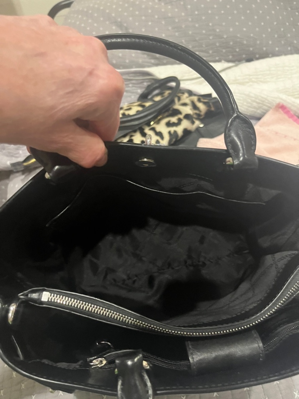 TODAY ONLY $39
LIKE NEWMICHAEL KORS SATCHEL Perfect Condition used couple times - Picture 8 of 10